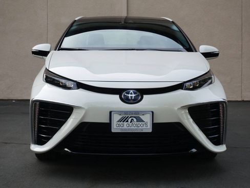 Used 2017 Toyota Mirai FWD image 2