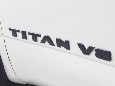 Used 2019 Nissan Titan SV w/ SV Convenience Package image 23