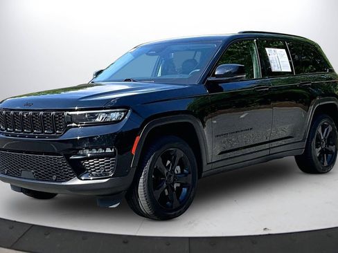 Certified 2023 Jeep Grand Cherokee Limited w/ Luxury Tech Group II AWD/4WD image 4