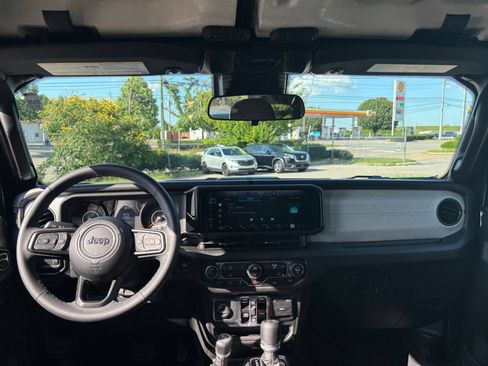 Used 2025 Jeep Wrangler Unlimited Sport AWD/4WD image 32