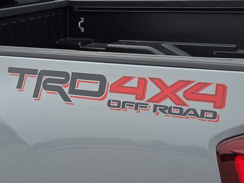 Used 2020 Toyota Tacoma TRD Off-Road w/ TRD Premium Off Road Package AWD/4WD image 8