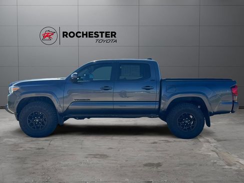 Certified 2022 Toyota Tacoma SR5 AWD/4WD image 2