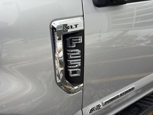 Used 2019 Ford F250 XLT w/ XLT Value Package image 7