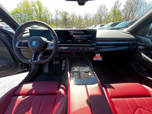 New 2026 BMW 550e xDrive w/ Premium Package AWD/4WD image 12