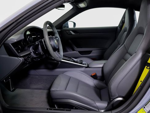 Certified 2024 Porsche 911 Carrera image 5