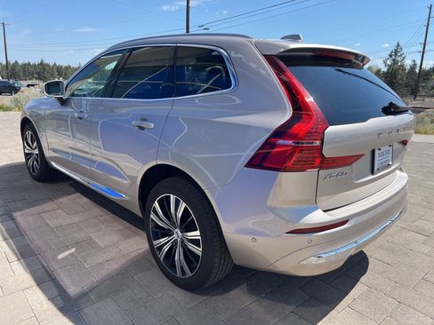 Used 2023 Volvo XC60 B5 Plus w/ Climate Package AWD/4WD image 3