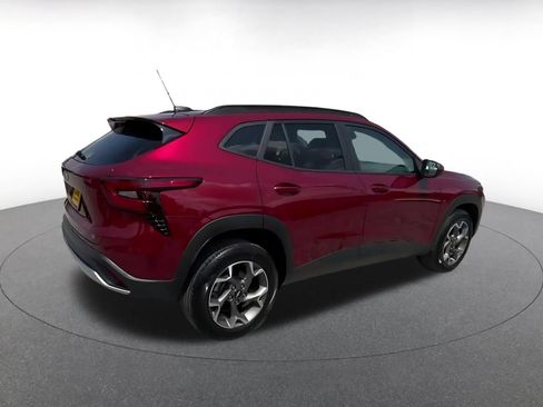 Used 2025 Chevrolet Trax LT w/ LT Convenience Package FWD image 14