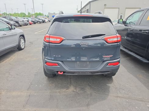 Used 2016 Jeep Cherokee Trailhawk w/ Cold Weather Group AWD/4WD image 4