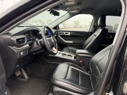 Used 2021 Ford Explorer XLT w/ Equipment Group 202A AWD/4WD image 7