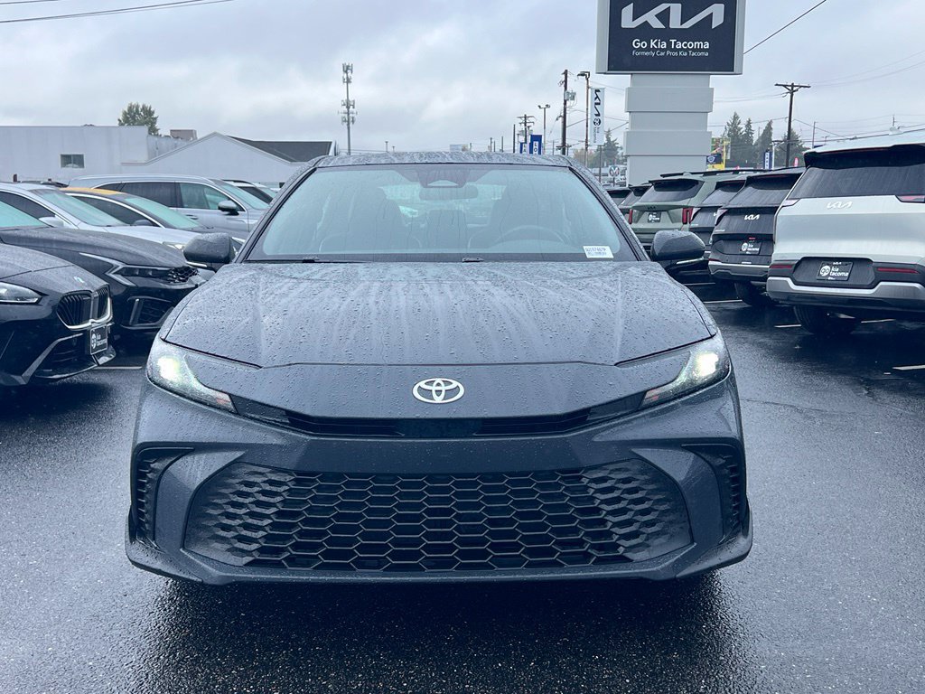 Used 2025 Toyota Camry SE FWD image 4