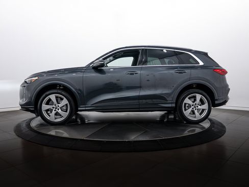 Certified 2025 Audi Q5 Premium w/ Premium Plus AWD/4WD image 7
