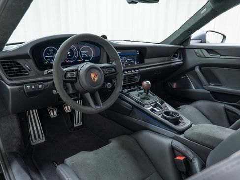 New 2026 Porsche 911 Carrera T RWD image 4