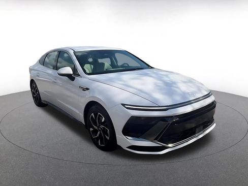 Used 2025 Hyundai Sonata SEL image 3