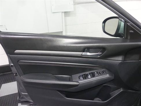 Used 2019 Nissan Altima 2.5 SL FWD image 18