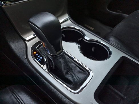 Used 2019 Jeep Grand Cherokee Altitude image 16