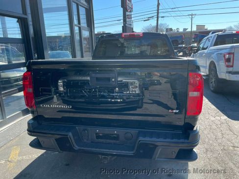 Used 2022 Chevrolet Colorado Z71 w/ Z71 Midnight Edition AWD/4WD image 7