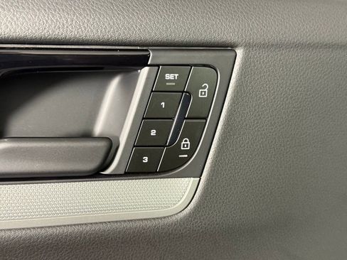 New 2026 Porsche Cayenne image 28