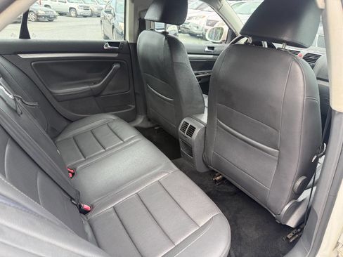 Used 2009 Volkswagen Jetta SE FWD image 29