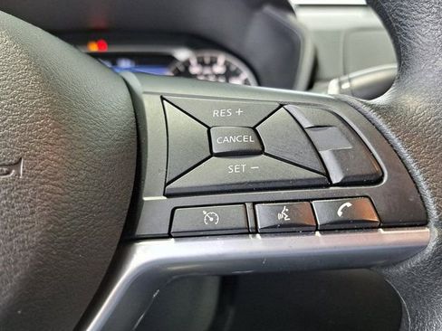 Used 2025 Nissan Altima 2.5 SV FWD image 10