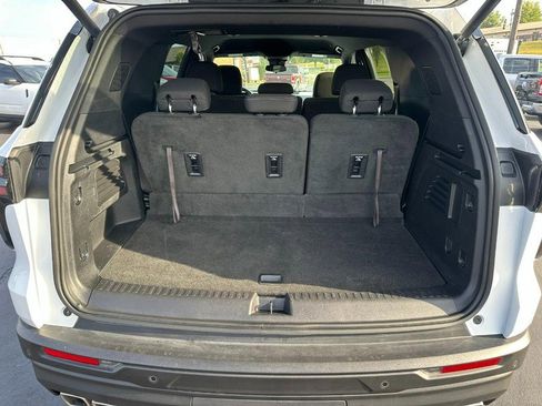 Used 2024 Chevrolet Traverse LS image 5