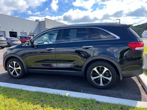 Used 2016 Kia Sorento EX FWD image 2
