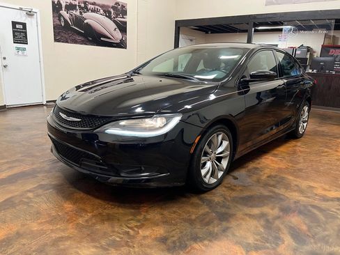 Used 2016 Chrysler 200 S w/ Comfort Group image 5
