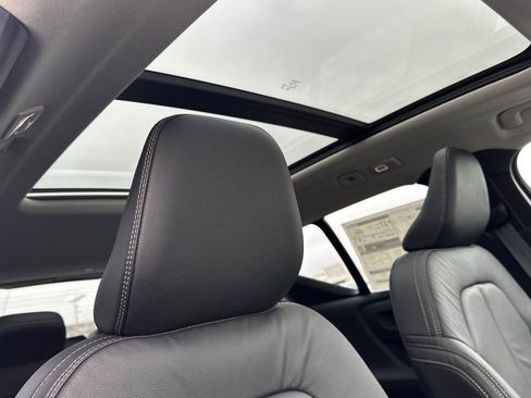 New 2026 Volvo XC40 B4 Core w/ Climate Package FWD image 19