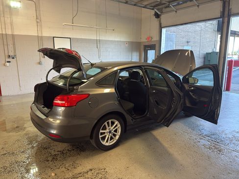 Used 2015 Ford Focus SE FWD image 12