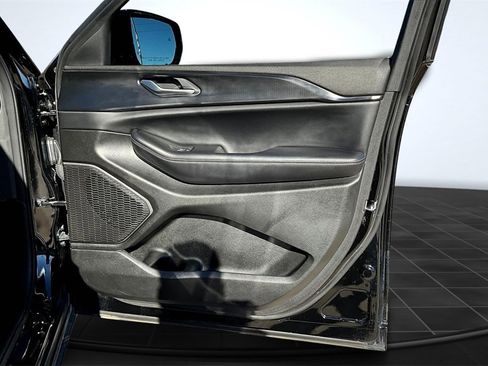 Used 2024 Jeep Grand Cherokee L Altitude image 24