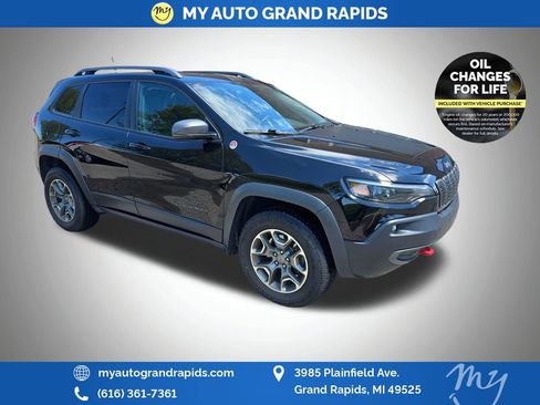 Used 2020 Jeep Cherokee Trailhawk w/ Cold Weather Group AWD/4WD image 1