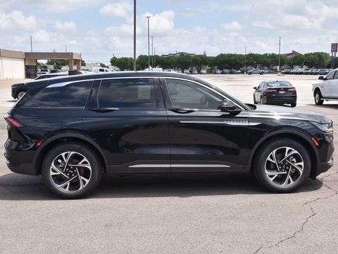 New 2026 Lincoln Nautilus Premier AWD/4WD image 34