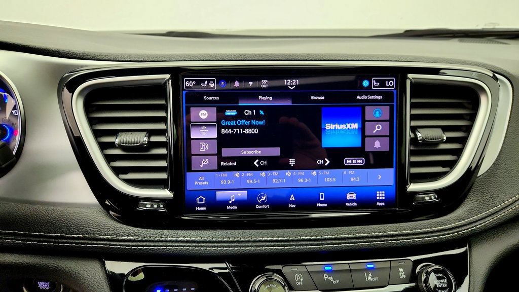 Used 2025 Chrysler Pacifica Limited FWD image 20