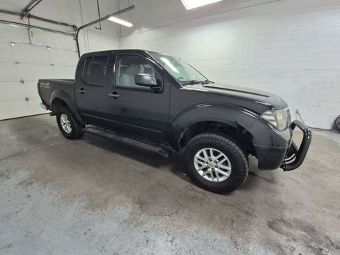 Used 2014 Nissan Frontier SV w/ SV Value Truck Package AWD/4WD image 2