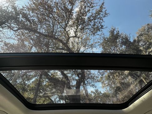 Used 2023 Volvo XC40 B5 Plus image 35