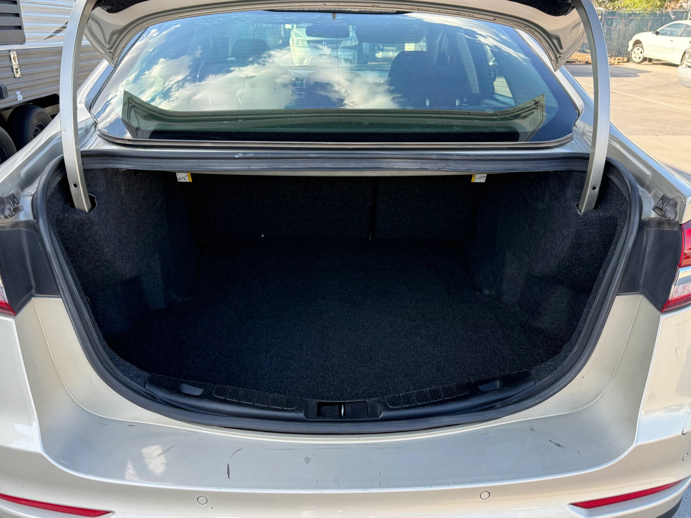 Used 2019 Ford Fusion SE FWD image 21