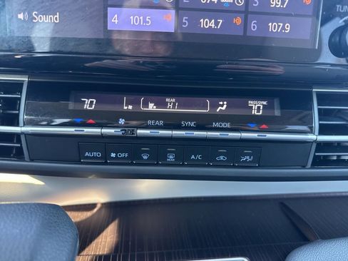 Used 2024 Toyota Sienna LE image 22