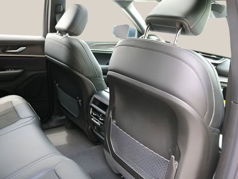 New 2026 Jeep Grand Cherokee Altitude RWD image 19