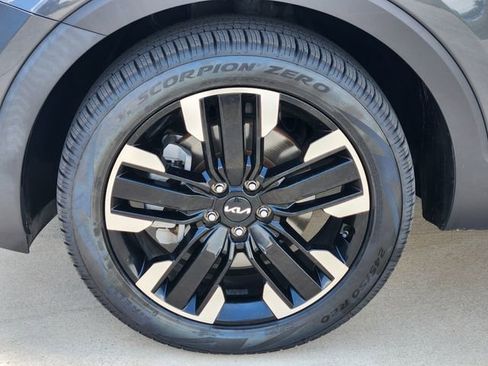 Certified 2023 Kia Telluride SX Prestige AWD/4WD image 12