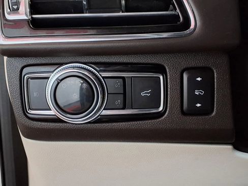 Used 2020 Lincoln Navigator Black Label w/ Cargo Convenience Package image 23