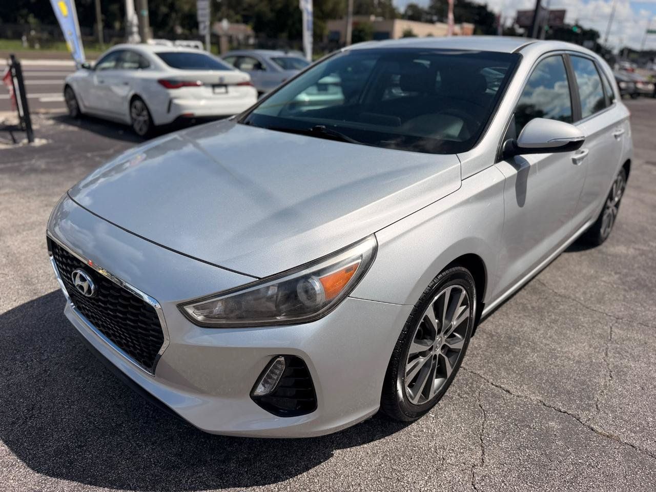 Used 2018 Hyundai Elantra GT w/ Style Package 02 FWD image 2