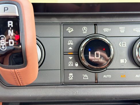 New 2026 Land Rover Defender 110 OCTA AWD/4WD image 30