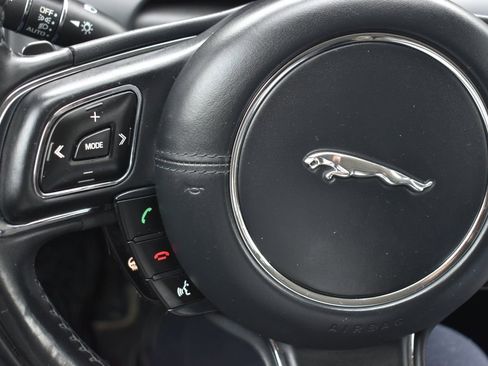 Used 2013 Jaguar XJ image 22