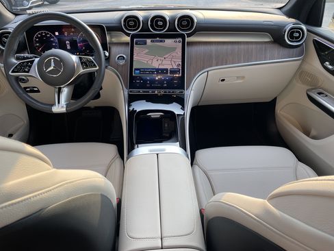 Used 2024 Mercedes-Benz GLC 300 4MATIC image 26