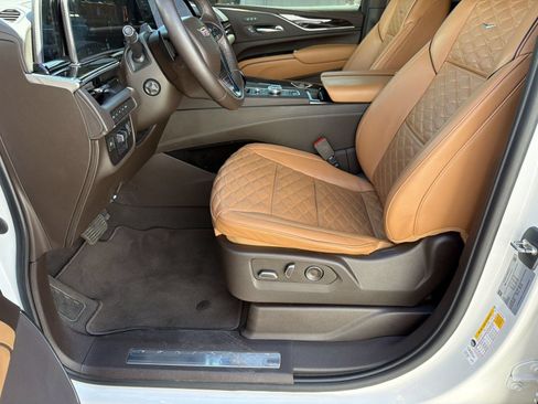 Used 2023 Cadillac Escalade Sport w/ Heavy-Duty Trailer Package AWD/4WD image 4