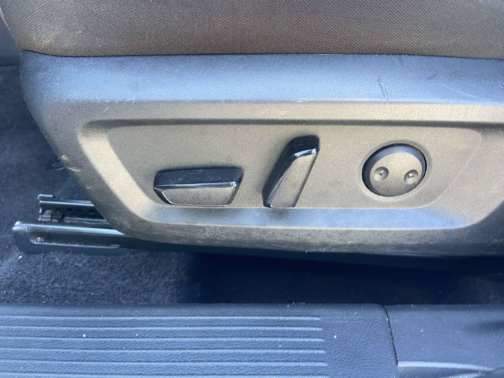 Used 2025 Nissan Rogue SV AWD/4WD image 14