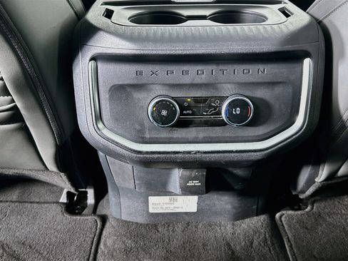 Used 2025 Ford Expedition Active AWD/4WD image 29