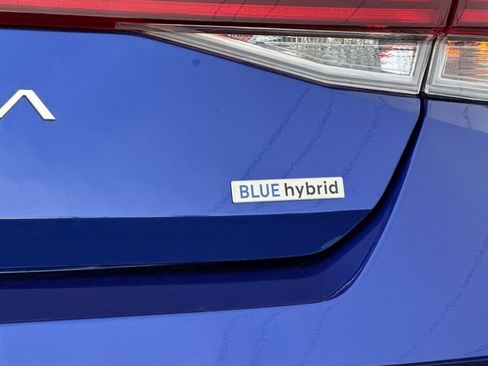 Certified 2025 Hyundai Elantra Blue image 29