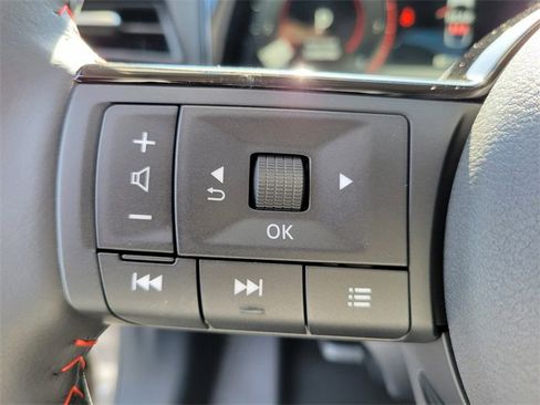 New 2025 Nissan Kicks SR image 18