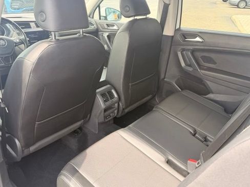 Used 2018 Volkswagen Tiguan SE w/ Panoramic Sunroof Package FWD image 12
