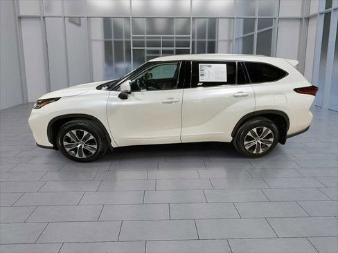 Certified 2021 Toyota Highlander XLE image 5